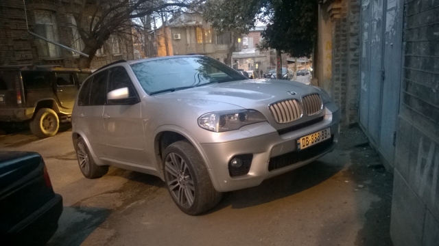  BMW bloquea mi camino... ¡alrededor de Tbilisi!